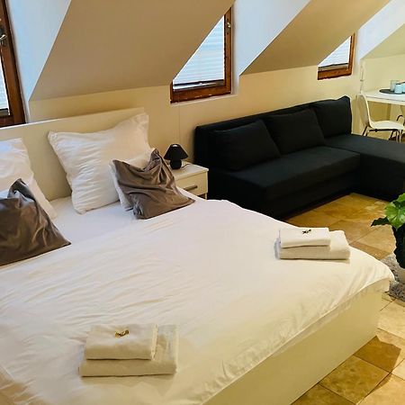 Downtown Apartments Deluxe Дьёр Экстерьер фото