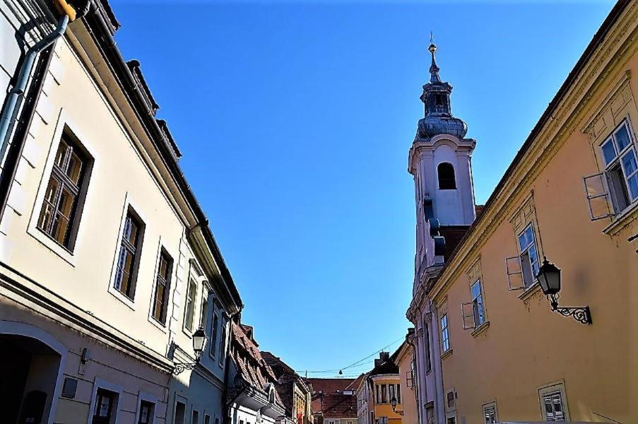 Downtown Apartments Deluxe Дьёр Экстерьер фото