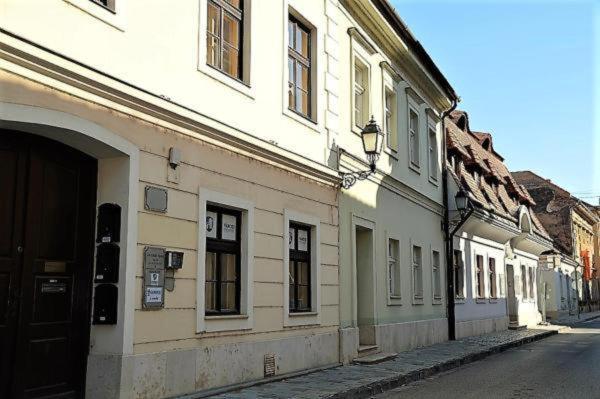 Downtown Apartments Deluxe Дьёр Экстерьер фото