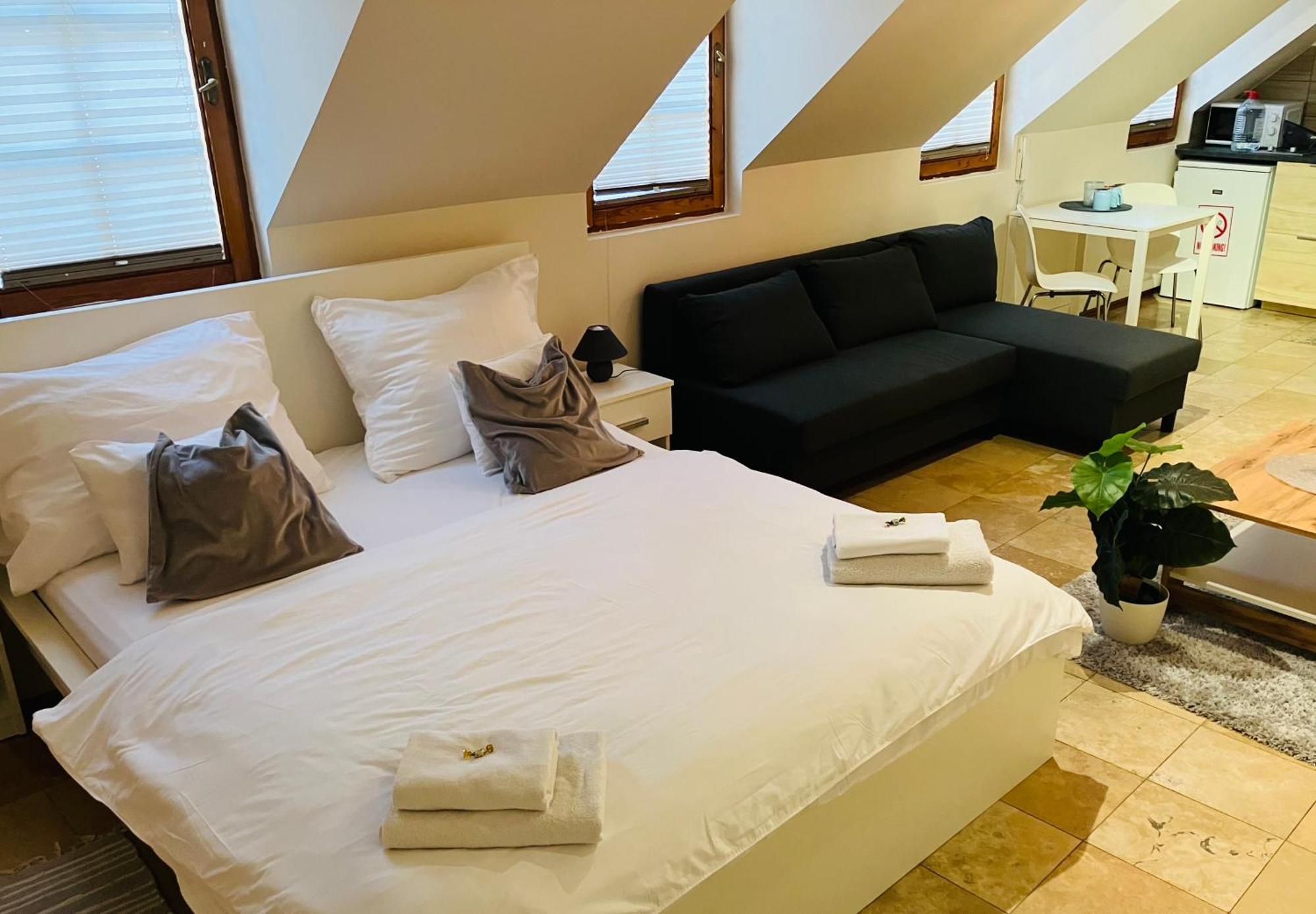 Downtown Apartments Deluxe Дьёр Экстерьер фото